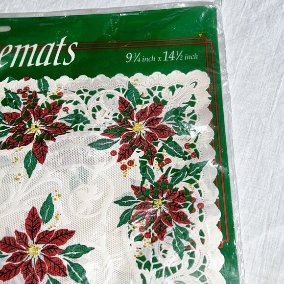 🎄Vintage Royal Lace Christmas Poinsettia Placemats🎄Set of 6 Paper Lace Doiles - Picture 4 of 9
